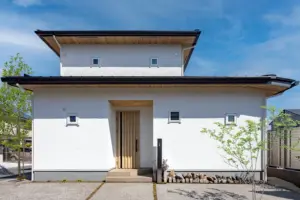 無彩色モダン・漆喰の家