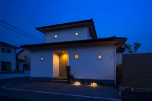 無彩色モダン・漆喰の家